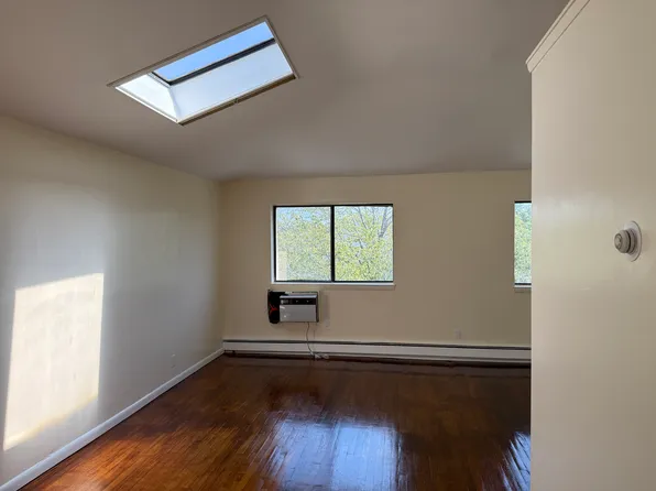 666 Sapphire St #3, Brooklyn, NY 11208