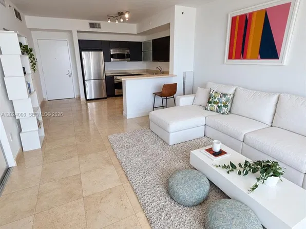 90 SW 3rd St APT 1811, Miami, FL 33130