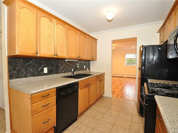 5th image of 50 Shelley Ct