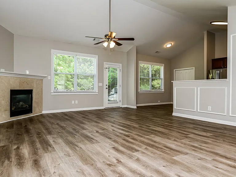 332 Southgate Dr — Photo 3