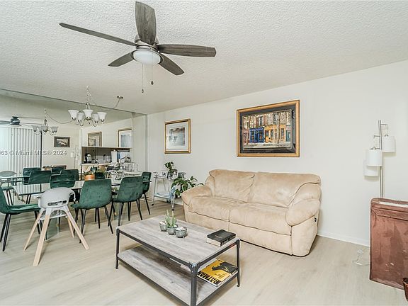 5th image of 5130 Las Verdes Cir APT 305