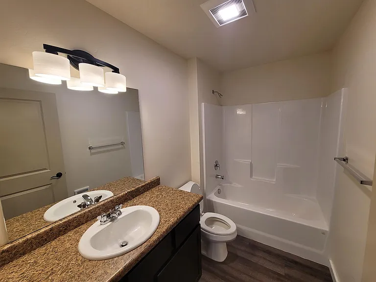 American Way Apartments — Photo 21