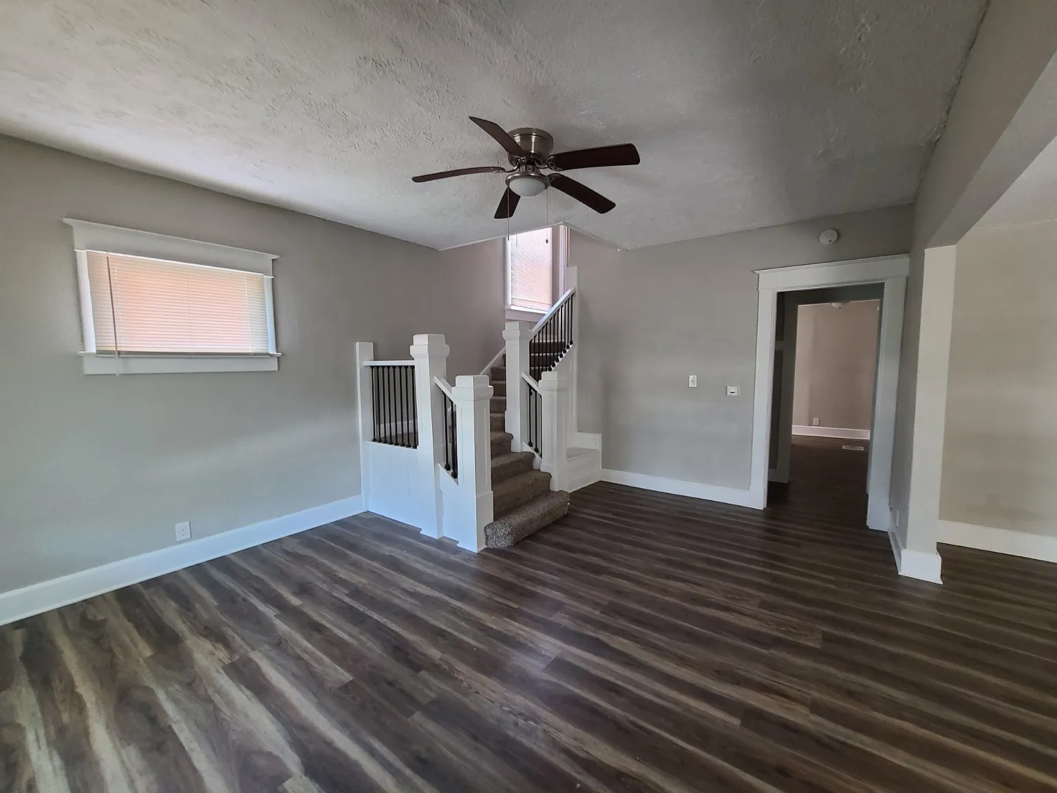 3 bed, 2.5 bath, 3088 sqft, $1,695 — Photo 2