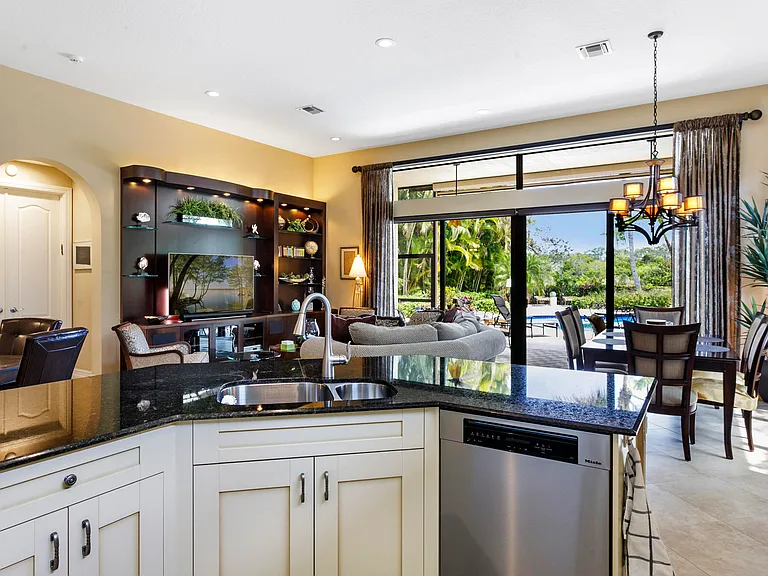 6700 Fox Hollow Dr — Photo 14