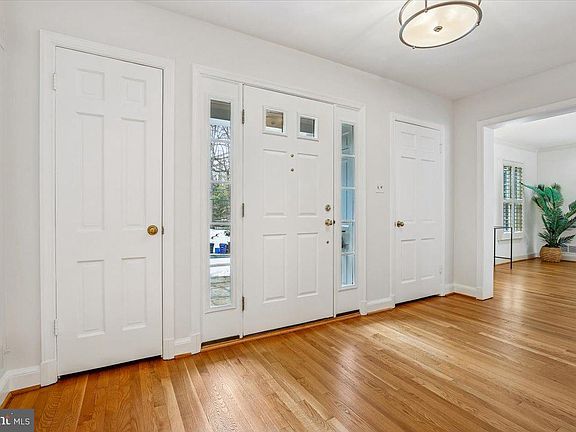 3rd image of 7117 Darby Rd