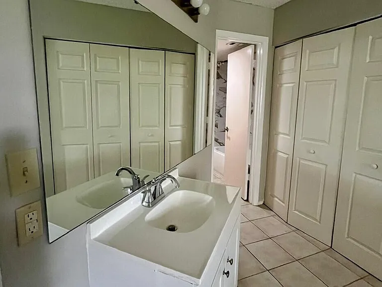 1537 SE Royal Green Cir #E-204 — Photo 9
