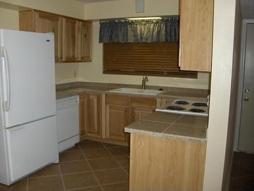 2nd image of 318 E 8th Dr