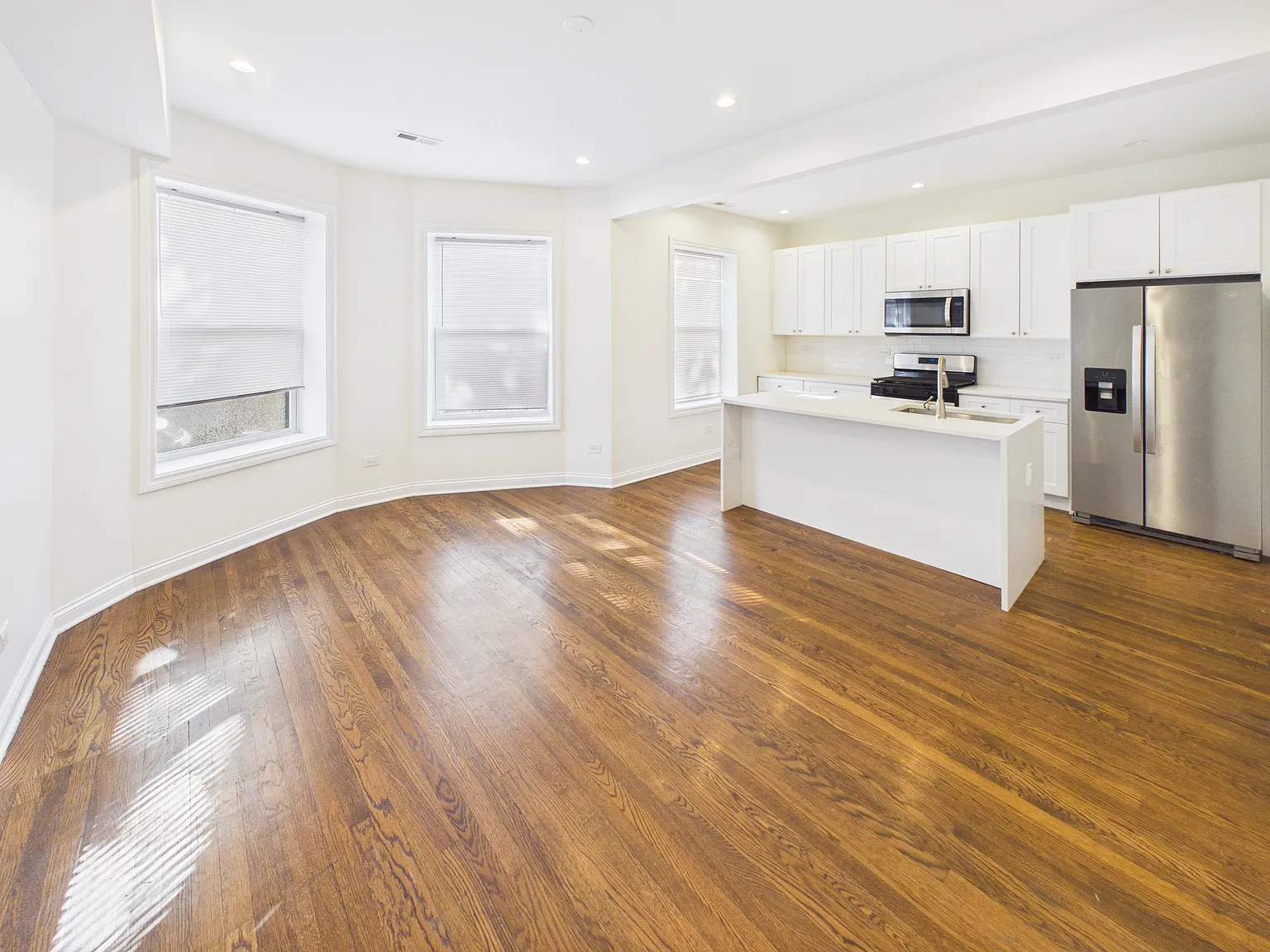 3 bed, 1250 sqft, $2,095 — Photo 2