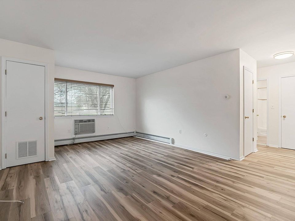 1st image of 1 Holts Ln Floor 2