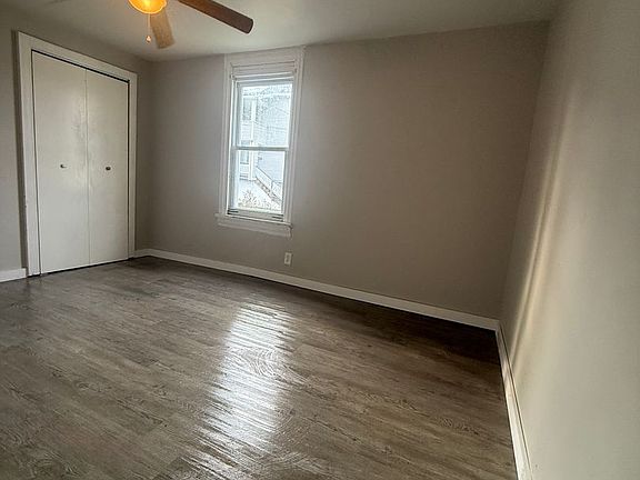 3rd image of 421-423 Parkinson St