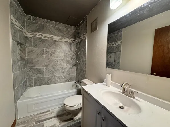 6010 West Calumet ROAD #103, Milwaukee, WI 53223