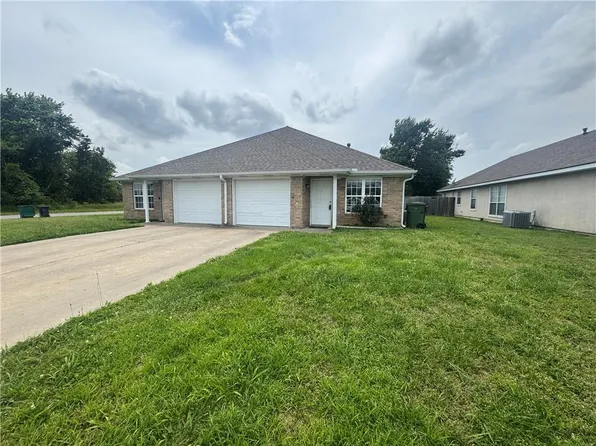 1302 N 22nd St, Rogers, AR 72756