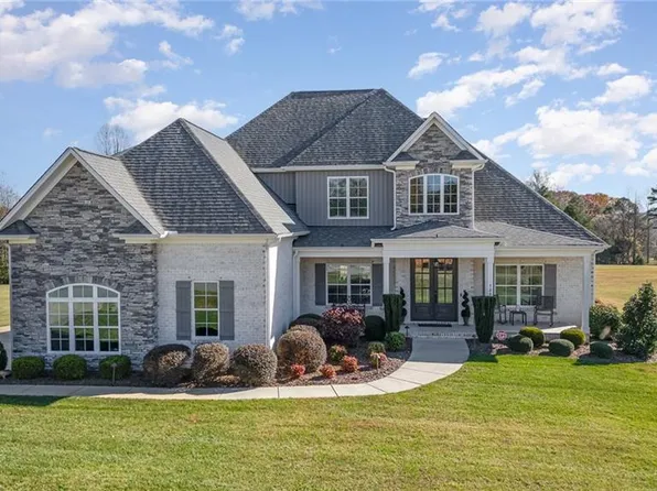 7240 Lanval Dr, Oak Ridge, NC 27310