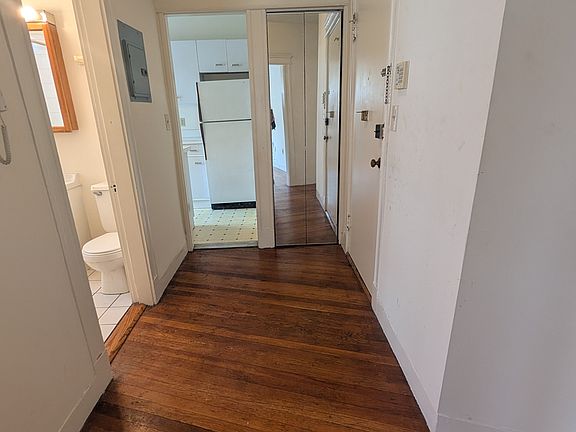 3rd image of 15 Colborne Rd APT 12
