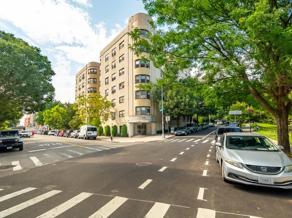 190 East Mosholu Parkway South image 1 of 36