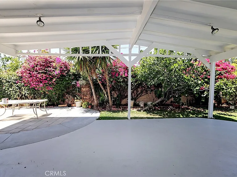 5939 Graves Ave — Photo 17