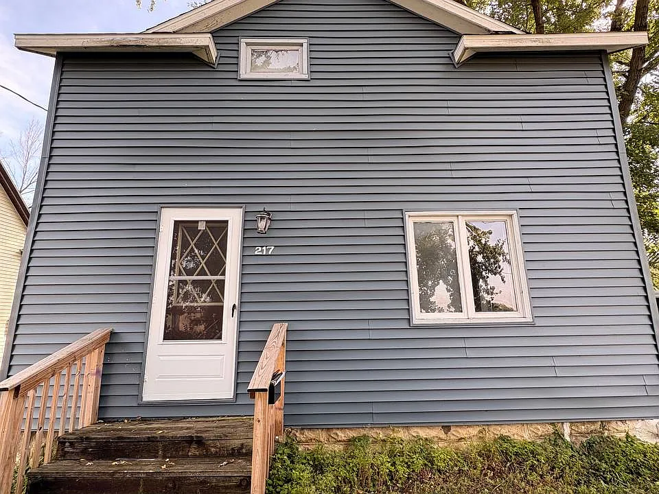 217 2nd Ave SE