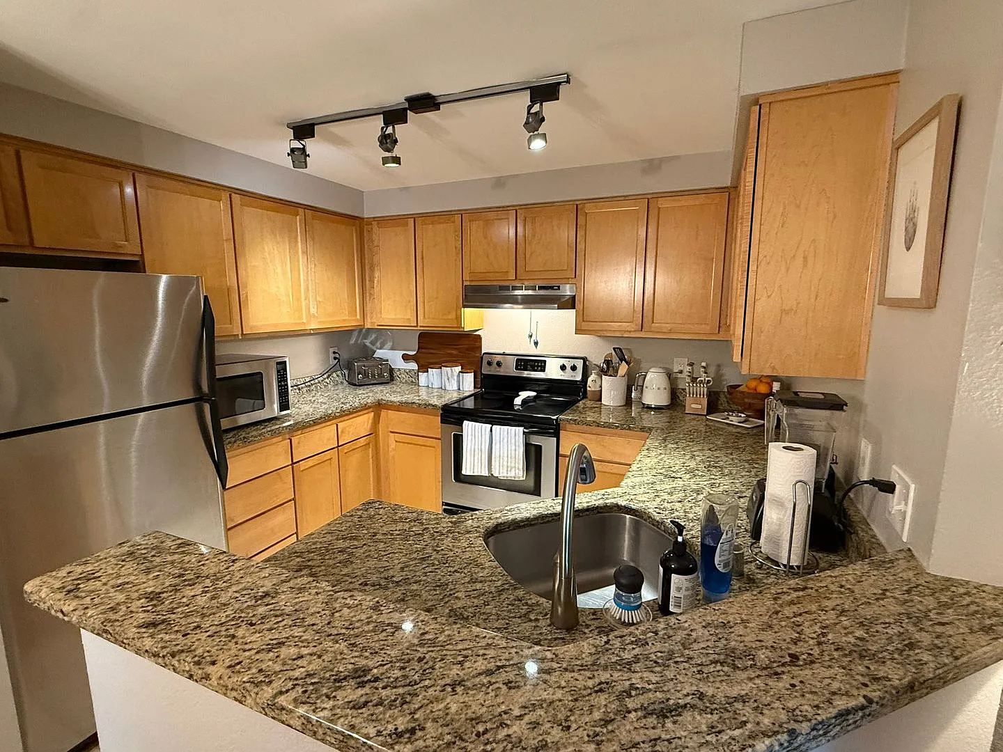 1Bd/1Ba Kirkland Condo — Photo 2