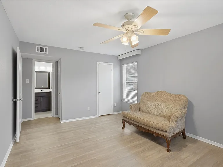 811 Threadneedle St #287 — Photo 13