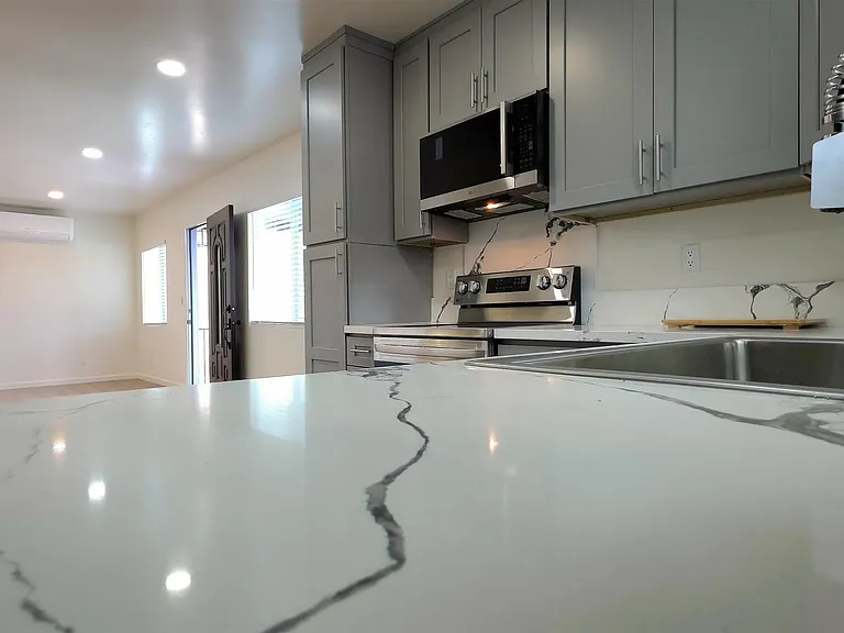 8836 Valencia St — Photo 10