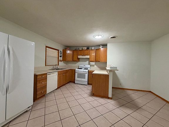 4th image of 301 E Wildy St