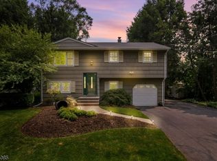 22 Spruce Run Rd, Clinton, NJ 08809