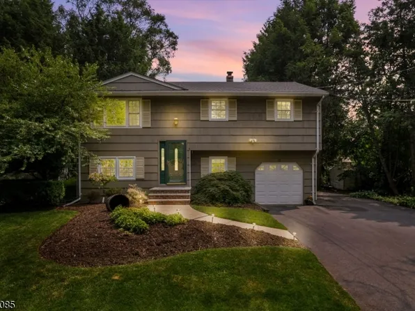 22 Spruce Run Rd, Clinton Town, NJ 08809