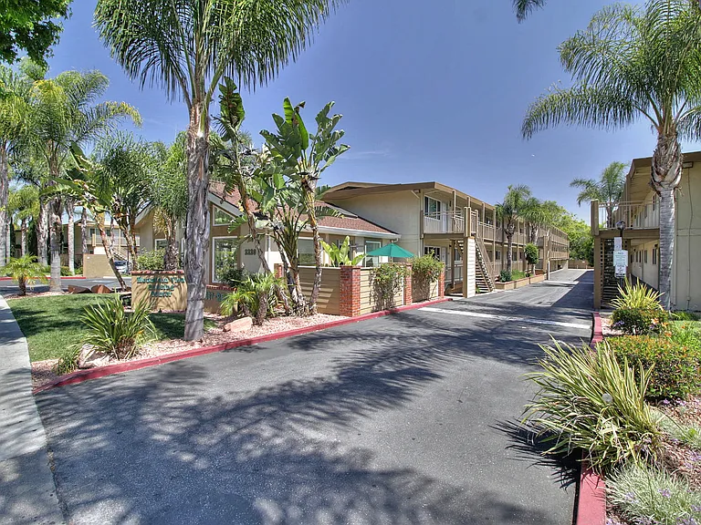 The Arbors at Mountain View Apartments — Photo 4