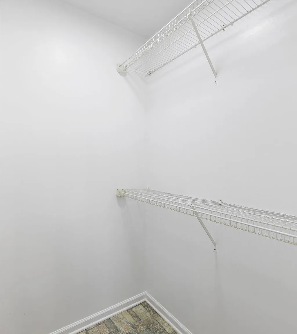 3 bed, 1951 sqft, $2,600 — Photo 4