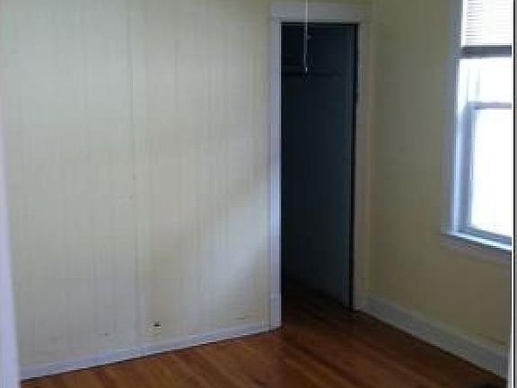 2nd image of 4954 W Oakdale Ave