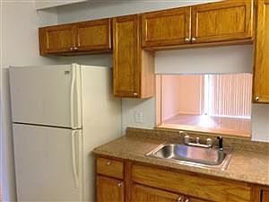 4th image of 2840 Somerset Dr APT 103M