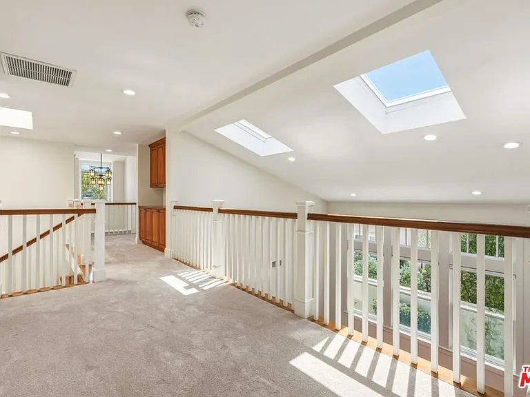 1633 Voorhees Ave — Photo 32