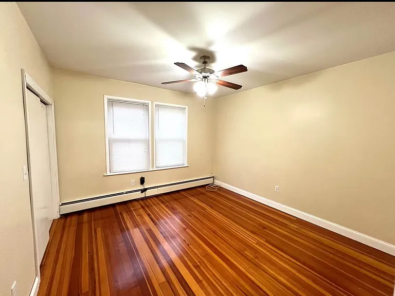 36 Ferncliff Ave #1R — Photo 2