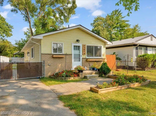 21574 Poinciana St, Southfield, MI 48033