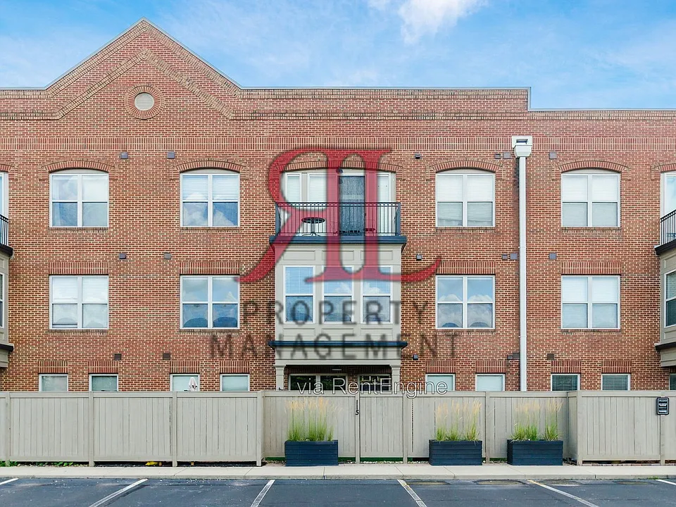 925 Ingleside Ave #215