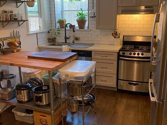 gas range, dishwasher