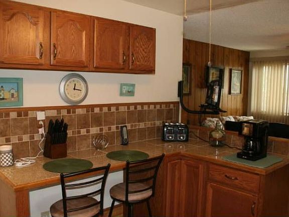 Kitchen Eat-in Area