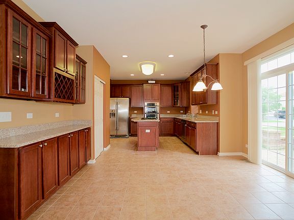 3rd image of 5923 Mackinac Ln