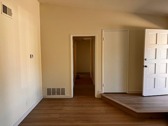 5th image of 2045 Nowell Ave