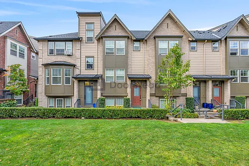 1333 Chelsea Walk NE Photo 1