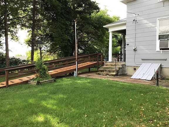 3rd image of 879 Elias Ave