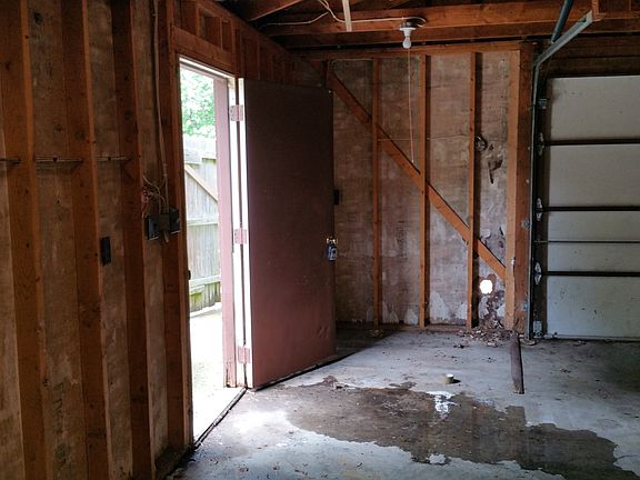 4th image of 229 Mylaun Dr