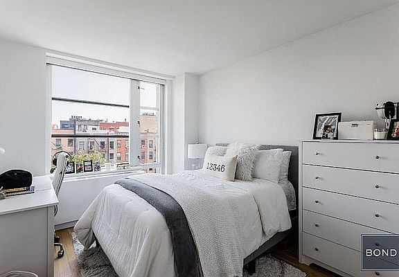 4th image of 331 E Houston St APT 6G