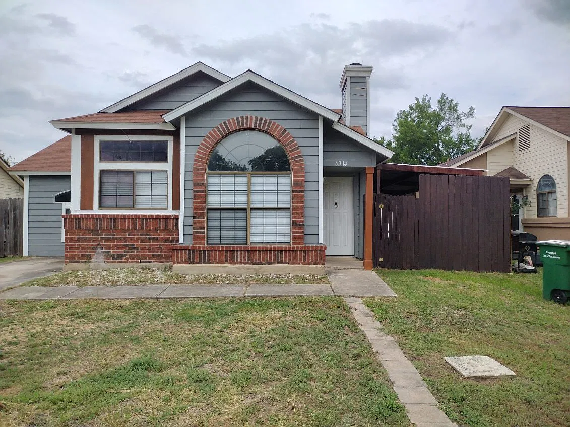 3 bed, 1054 sqft, $1,450 — Photo 1