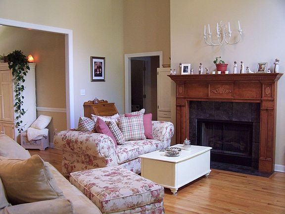 4th image of 107 Bridle Ct