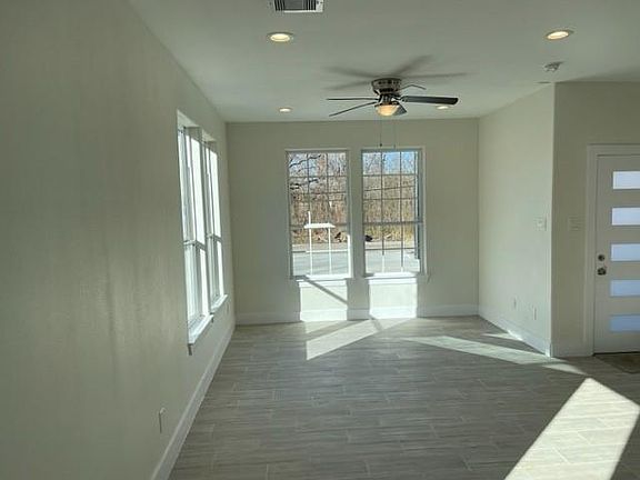 3rd image of 326 Connecticut St