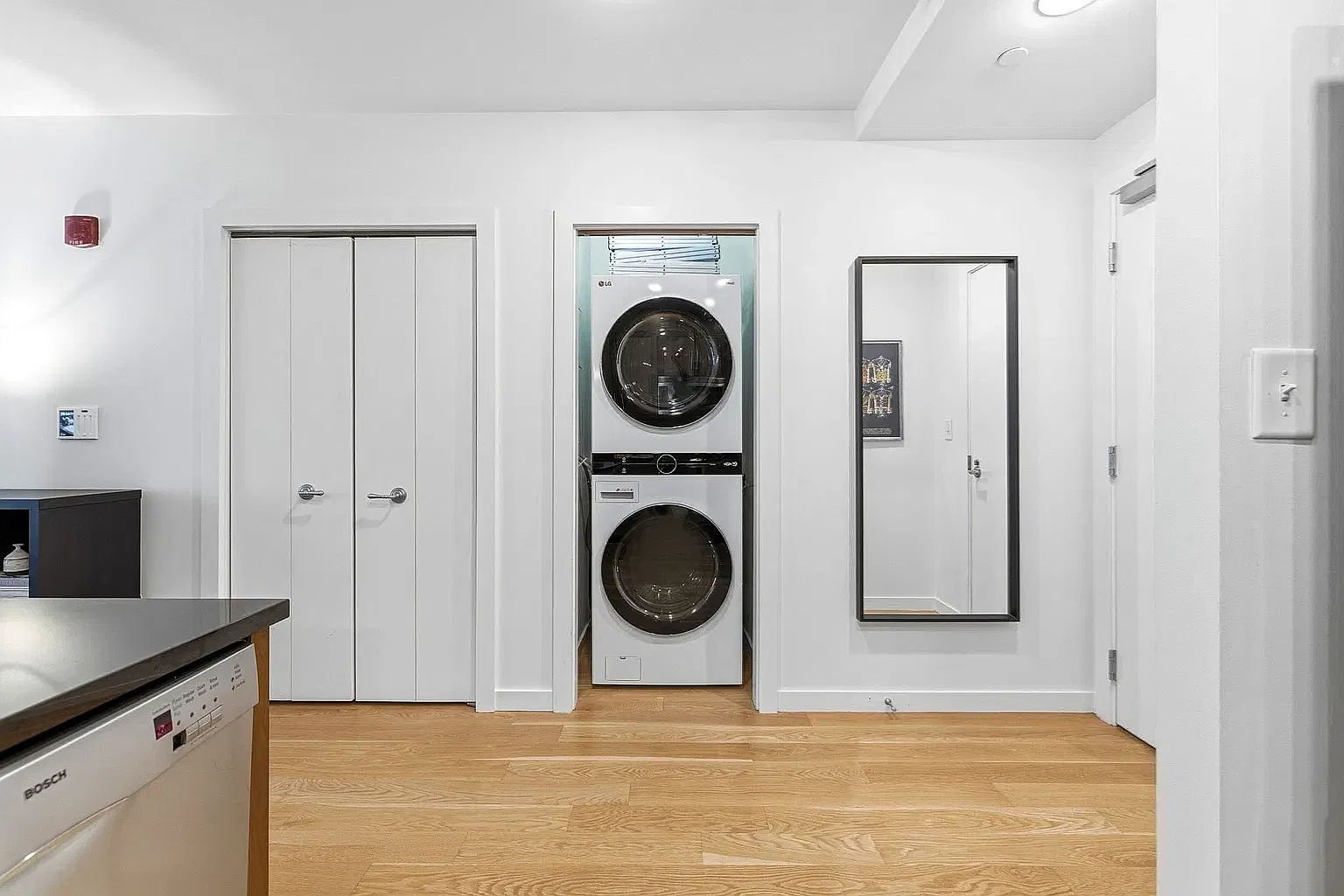 2 bed, 1220 sqft, $6,300 — Photo 3