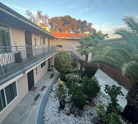 5th image of 805 S Flower St #7
