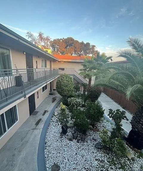 805 S. Flower St. — Photo 5