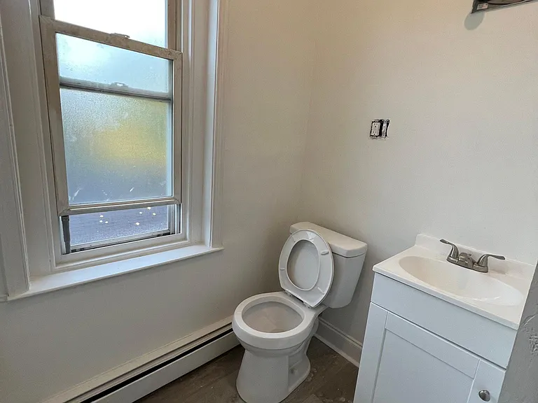 1216 Linwood Ave #2 — Photo 6